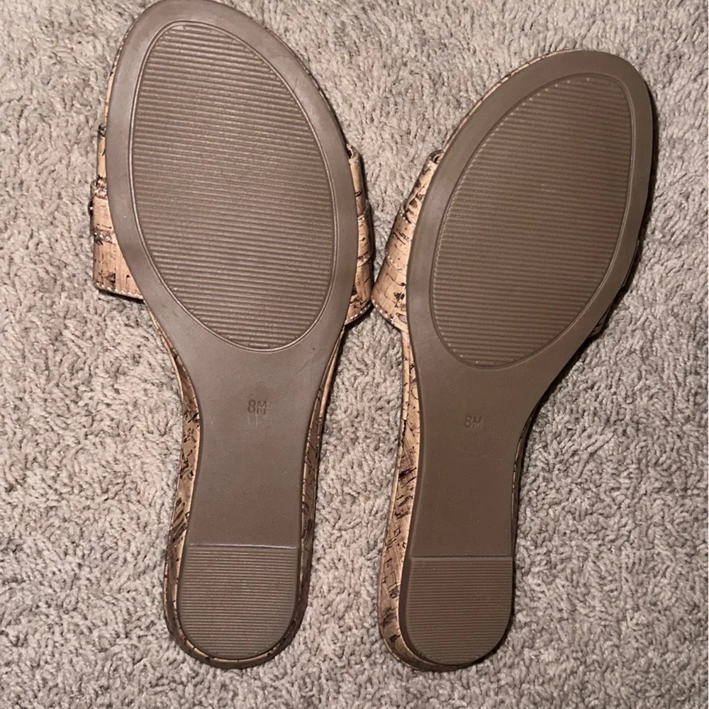 G by GUESS WOMEN’S cork style slip ons  size 8M - Picture 6 of 6
